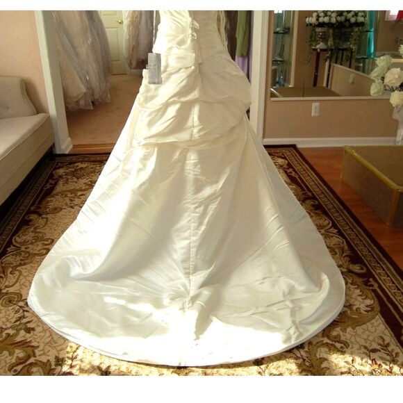 Kirstie Kelly Wedding Gown - Size 2 - NWT - Picture 12 of 14